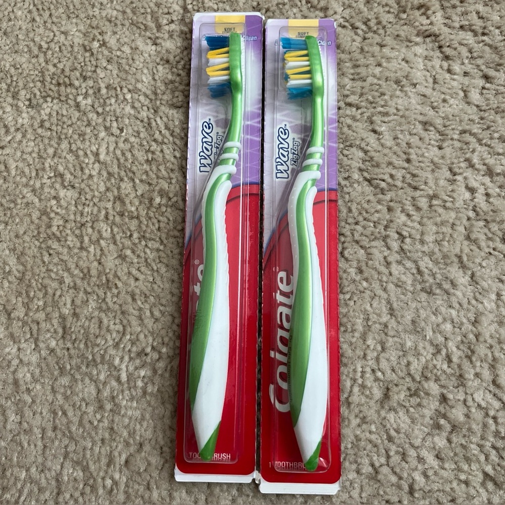 Colgate Wave Zig Zag toothbrush soft bristle  set of 2. NIP